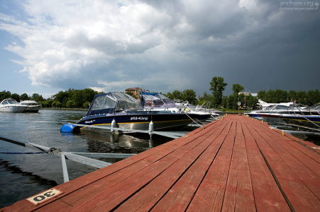 Мини-гавань для частных плавсредств.