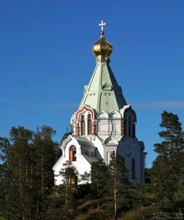 Никольская церковь представляет собой восьмеpик, увенчана шатром с золоченой луковичной главкой, имеет звонницу, которая украшена кокошниками. Внутри она была расписана в 1902-м году.