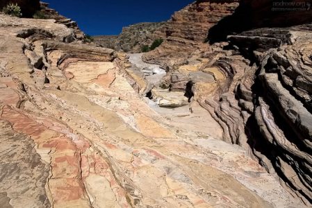 Волны, застывшие в камне.