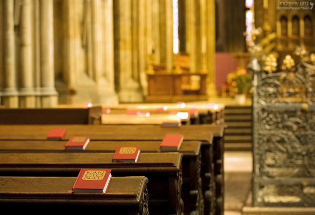 Канционал - (от лат. cantio - пение): собрание духовных песнопений католической церкви.