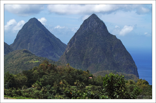 Символ Сент-Люсии - конусы Питон.
