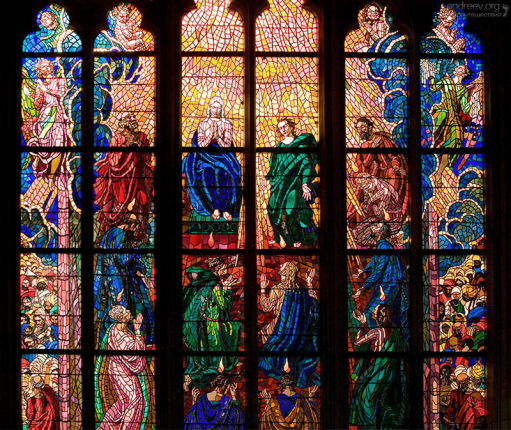 Витражи собора Св.Вита - самая современная деталь интерьера. Их завершали в 1929 г.