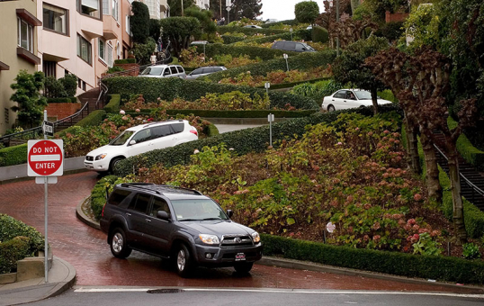 Lombard Street - самая кривая улица в США. Сан-Франциско.