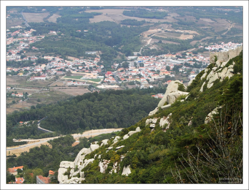 Синтра - старинный мавританский город (12-й век).