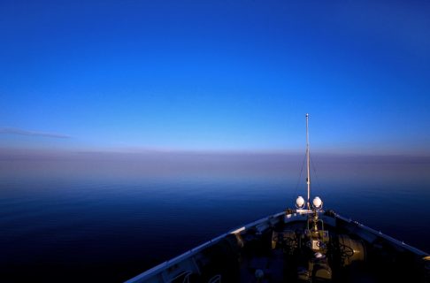 Ночь спускается на Ладогу.