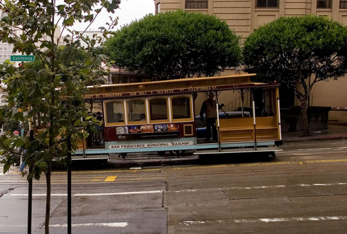 Один из знаменитых трамвайчиков Сан-Франциско.