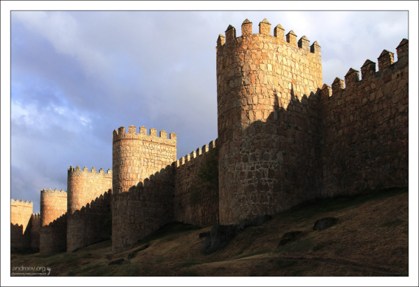 Крепостная стена Авилы (11-14 век).