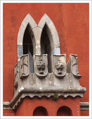 Окно в готическом стиле на Часовой башне. Дворец Пена.