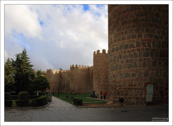 В крепостной стене Авилы 88 башен и 9 ворот.