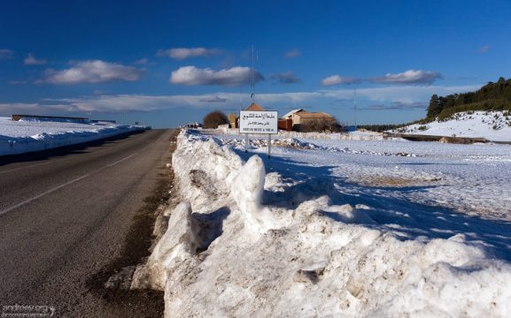 "Через 100 метров - укрытие от снега".