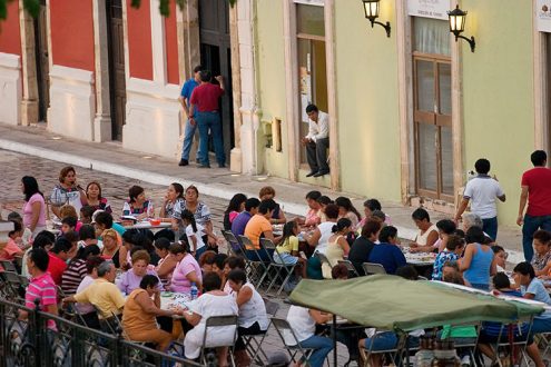 Массовая игра в лото.