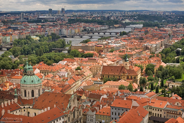 Вид со смотровой площадки Града на район Градчаны.