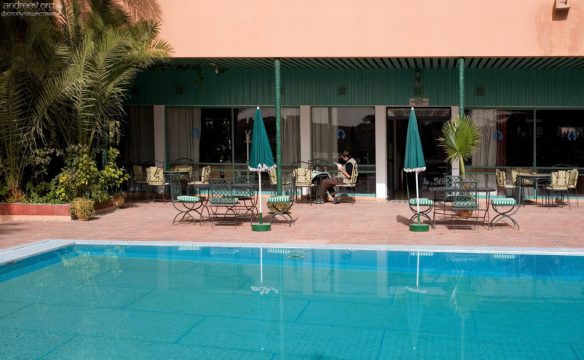 Обед в ресторане отеля "Hotel Rissani" в Эль-Рашидии.