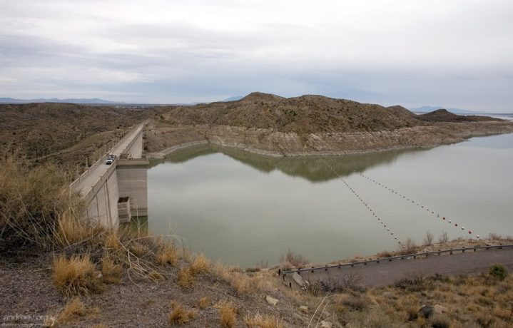 Дамба Elephant Butte Dam на реке Рио-Гранде.