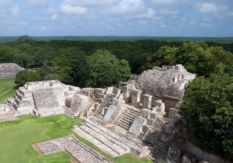 Пирамида North Temple с высоты Акрополя. Эцна.
