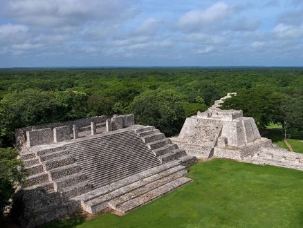 Пирамида House of the Moon с очень широким центральным пролетом. Эцна.