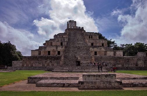 Главная пирамида Эцны - Building of the Five Stories. Высота 40 метров.