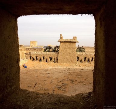 Соломенная крыша гостиницы "Auberge de Sud".