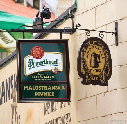 Знак трактира “Малостранская пивница”.