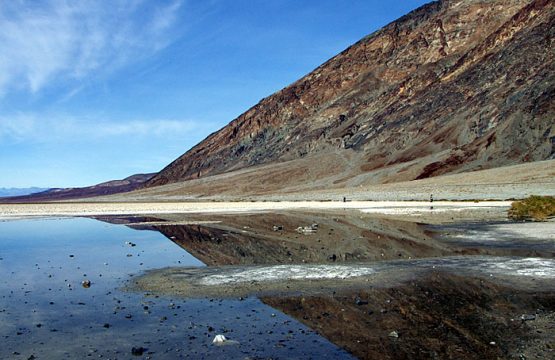 Badwater. Солевые островки.