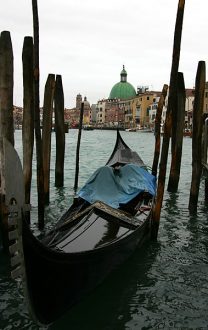 Гондола на стоянке.