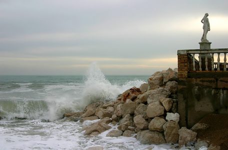 Побережье Адриатического моря в районе городка Porto Recanati.