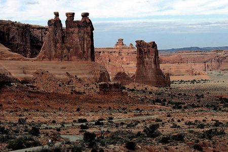 Три товарища (Three gossips).