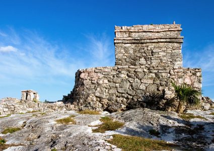 Руины в археологическом парке Тулум.