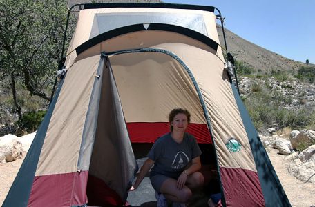 Кемпинг "Pine Springs"; ставим палатку.