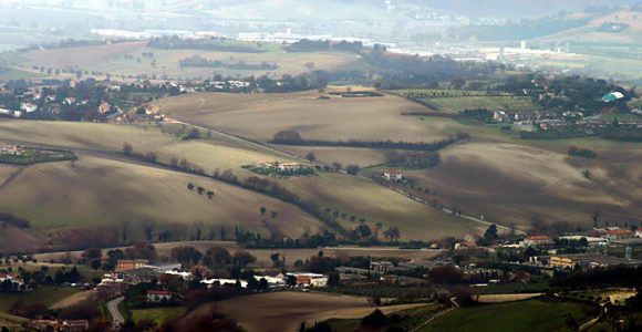 Лоскутки полей в парке Parco del Conero.