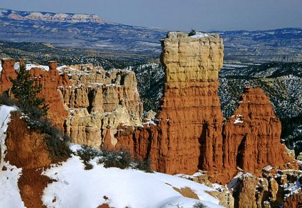 Панорама южной части Юты и Черные горы.