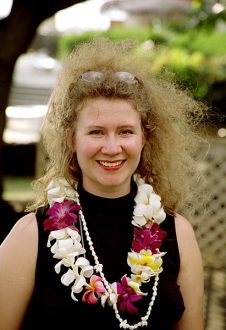 На lu'au - гавайской вечеринке на открытом воздухе.