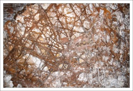 Boxwork – одно из редких пещерных образований.