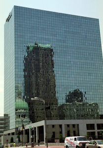Зеркальный небоскреб. Деловой центр Сент-Луиса, Миссури.
