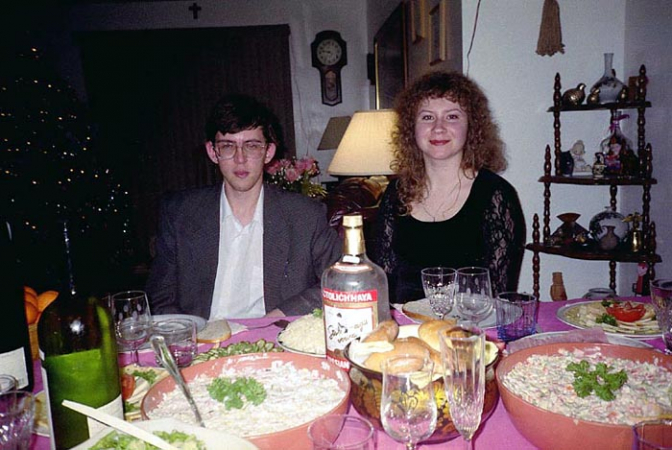 Среди салатиков, водок и вин. 31 декабря 1999.