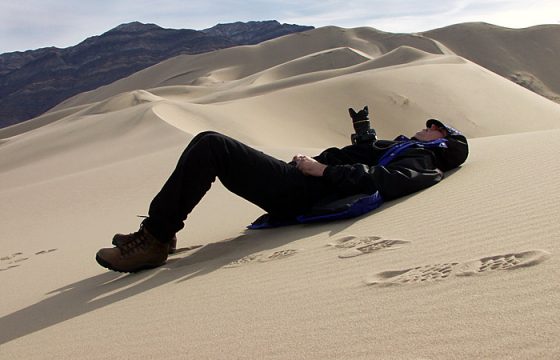 Очень тяжелый путь на вершину дюны Eureka.