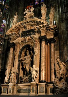 Внутри Миланского Duomo.