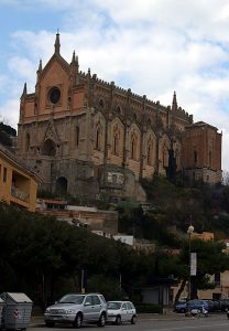 Готический собор San Francesco. Прибрежный город Gaeta.