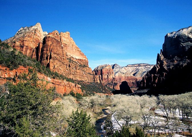 Панорама на "Двор Патриархов" и Virgin river.