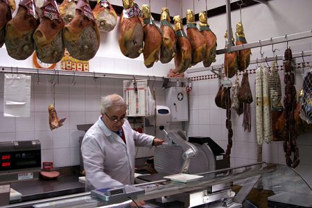 Колбасная лавка в городке Fano.