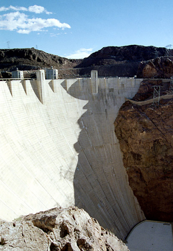 Hoover Dam (высота ~ 221 метр) и Черный каньон. Невада.