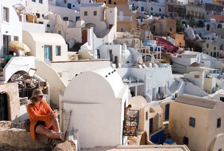 Дома-ниши в утренних лучах.