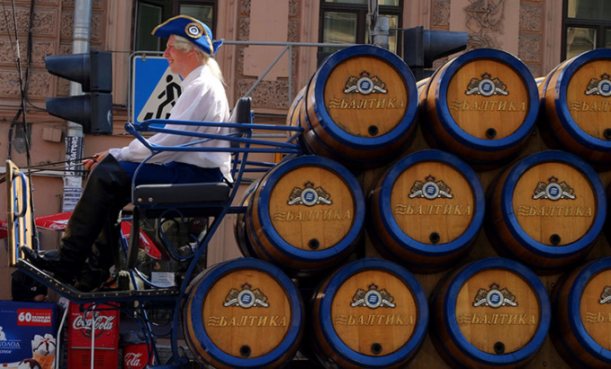Бочки с пивом "Балтика". Кока-кола нервно забилась под облучок :)