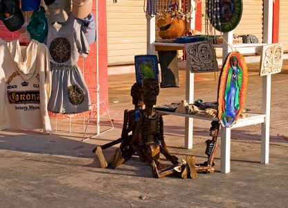 Деревянные скелетики как иллюстрация к игре Грим Фанданго :) Тулум, полуостров Юкатан.