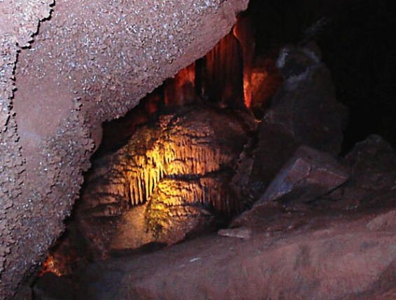 Каменный узор. Окрестности озера Lost Sea, Sweetwater, TN. Июль, 2000 год.