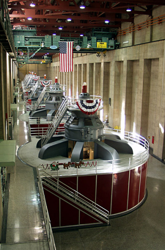 Машинный зал, обслуживающий Hoover Dam.