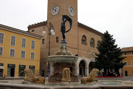 Фонтан Богини Фортуны (16-й век). Городок Fano.