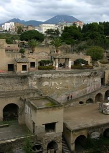 Везувий и его жертва - Геркуланум.