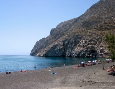 Камари (Kamari) - один из самых цивилизованных пляжей на острове.