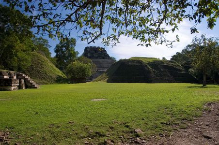Вход на территорию древнего города Шунантунич.
